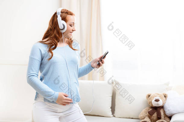 孕妇听音乐