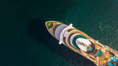 空中视野大型游轮海上, 客轮, 大型游轮横渡泰国湾.