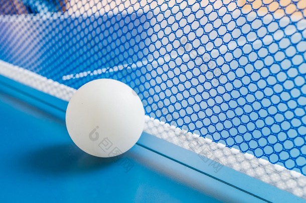 乒乓球球和网为玩乒乓球。体育概念.