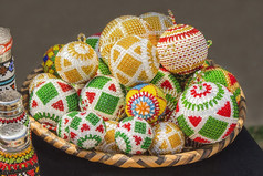 非洲传统多彩手工珠玩具球。圣诞节