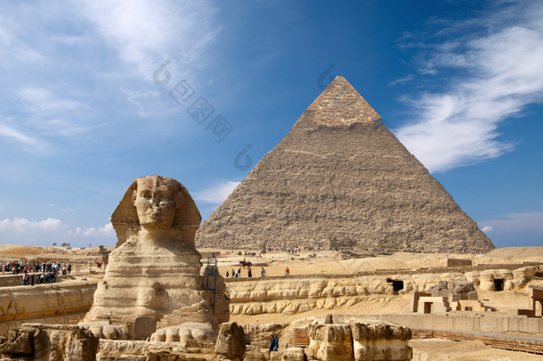 在埃及的大金字塔和狮身人面像