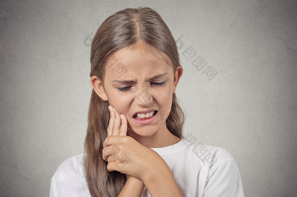 十几岁的女孩敏感牙疼