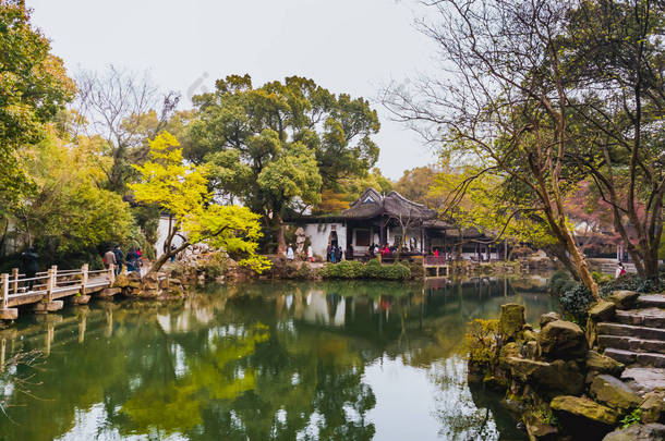 中国山寨与石步春天季节湖