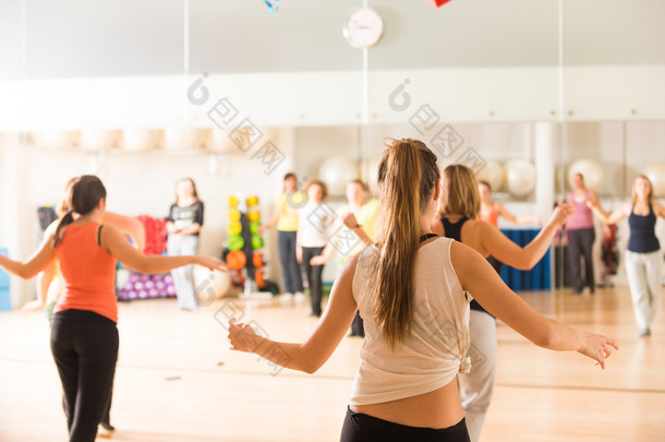 女子舞蹈课