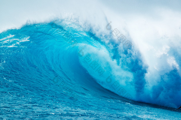 美丽的蓝色海洋波