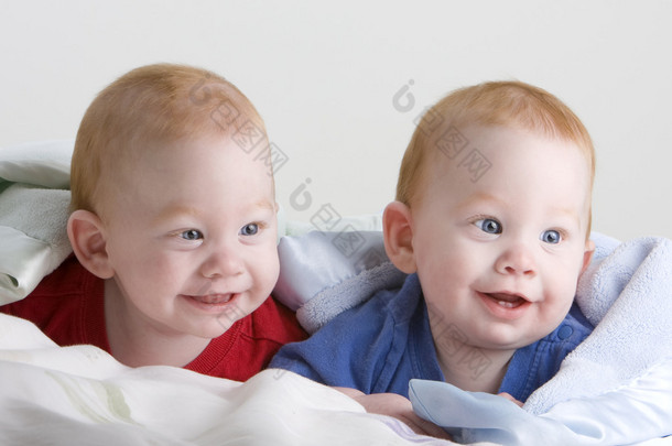 美丽的双胞胎宝宝