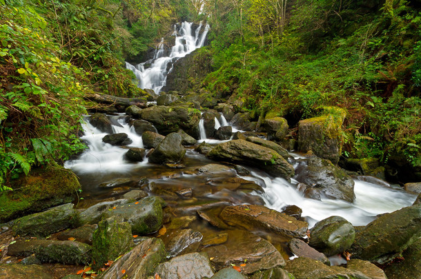 Killarney国家公园的Torc瀑布