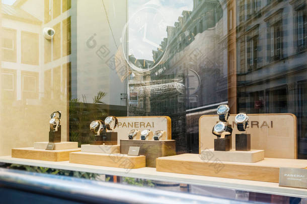 瑞士制造的手表由沛纳海与豪华手表店