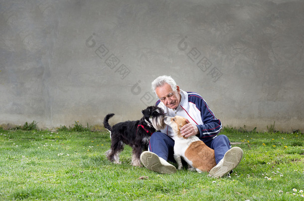 老人与狗