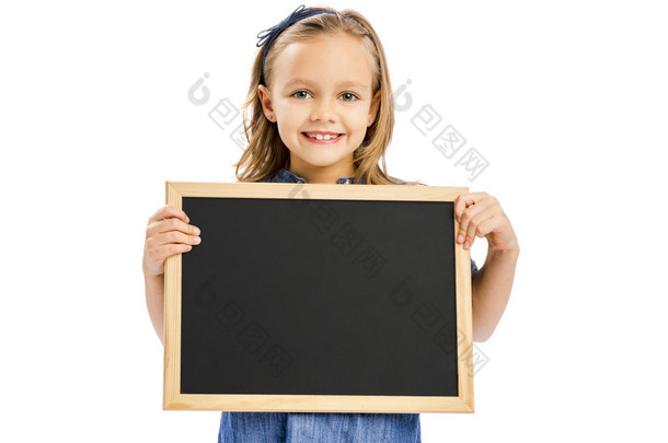 女孩抱着黑板