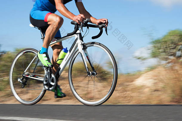 <strong>运动</strong>模糊的自行车与车手的自行车比赛