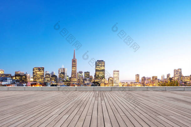 木地板与现代城市景观