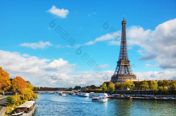 巴黎的城市景观与<strong>埃菲尔铁塔</strong>