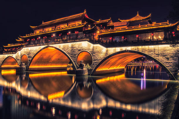 安顺大桥是中国四川省省会成都的<strong>一座</strong>大桥。它横渡了晋江.