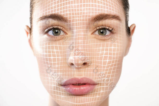 未来主义和技术面部扫描一个美丽的<strong>女人</strong>的面部识别和面部提升的恢复活力。它可以起到确保人身安全的作用。理念: 未来、安全、扫描