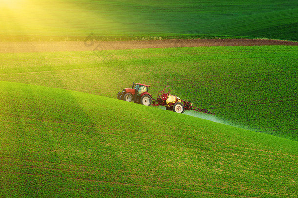 农业机械喷洒杀虫剂