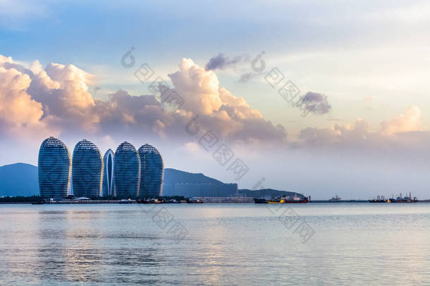 中国海南三亚海域凤凰岛上的浮雕景观