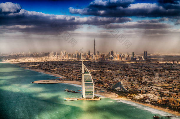<strong>迪拜</strong>的海岸线鸟瞰图