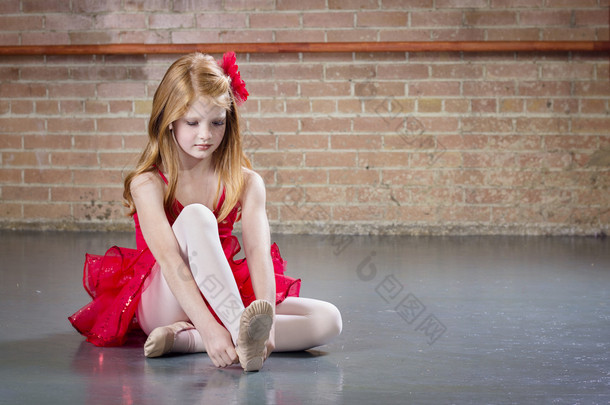 美丽年轻的芭蕾舞演员