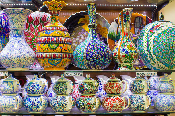 传统土耳其陶瓷上大市集