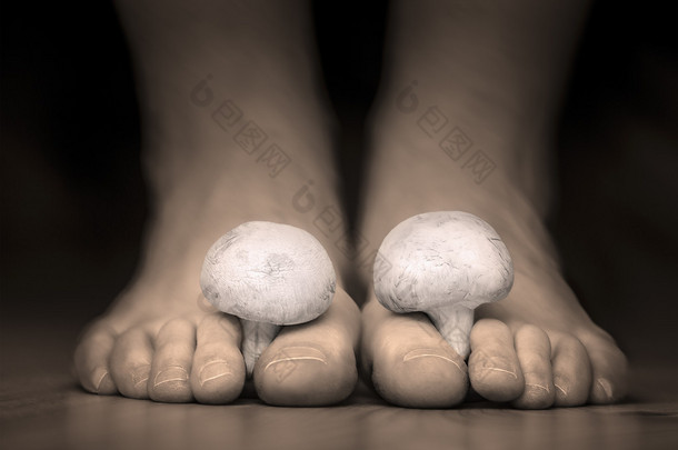 模仿的脚趾真菌脚趾两脚之间的蘑菇