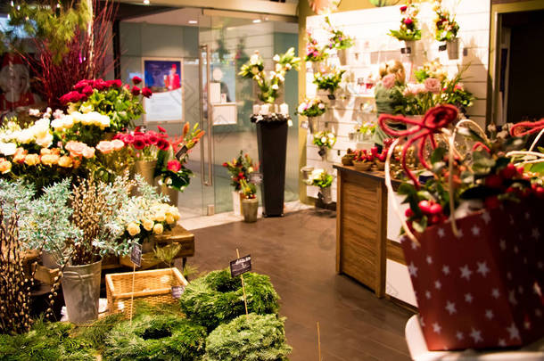 小花店店卖<strong>圣诞装饰</strong>、 礼物和鲜花