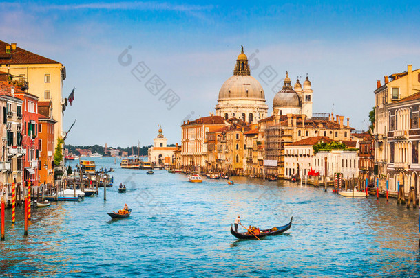 与大教堂的大运河圣玛丽亚德致敬在日落时分，<strong>威尼斯</strong>，意大利