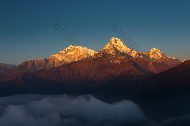 安纳布尔纳 I 喜马拉雅山脉视图从潘山太阳 3210 米