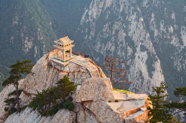 石塔上圣山华山，中国