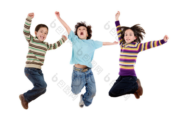 三个快乐的孩子跳一次