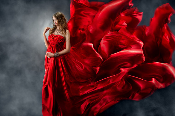 红丝带的美丽女人打扮成火焰