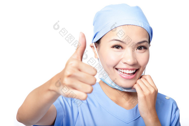 外科医生女医生快乐放弃了大拇指
