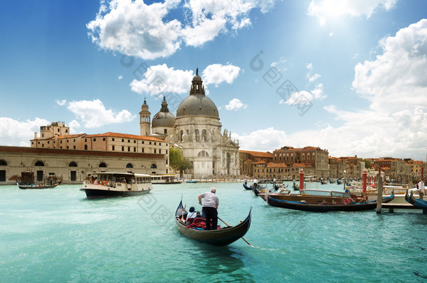 大运河和大教堂圣玛丽亚德拉礼炮，威尼斯，意大利