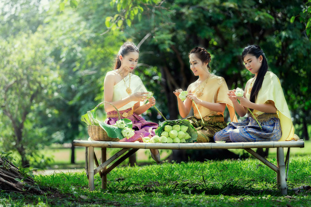 泰国女子传统服饰