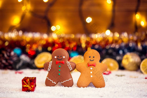 <strong>圣诞</strong>饼干和 fir 节日装饰