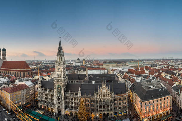 在玛利亚广场，慕尼黑，德国圣诞市场鸟瞰图