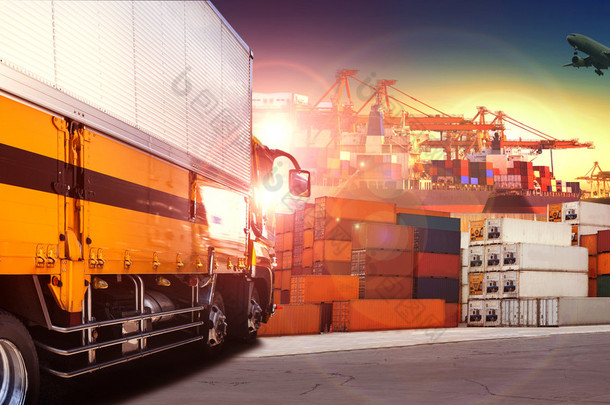 货柜车在航运港口、 集装箱码头、 货运车