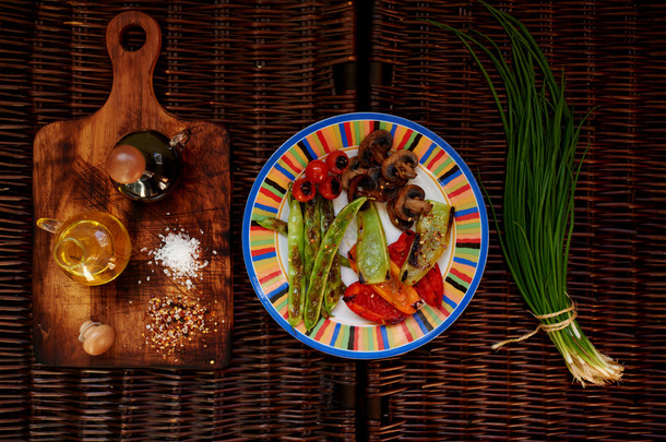 There are vegetables laid out neatly on a bright plate