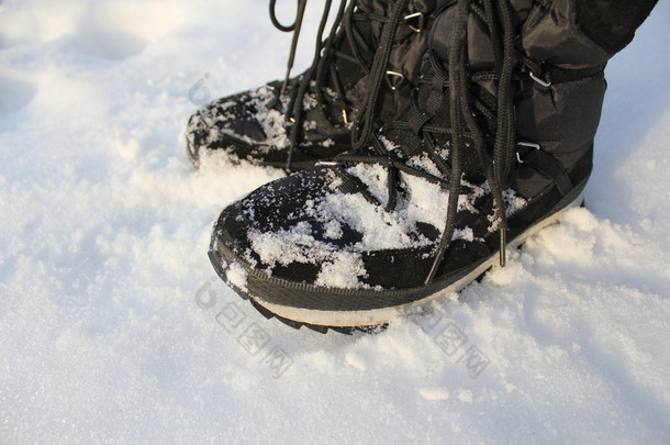 在雪上冬季靴子