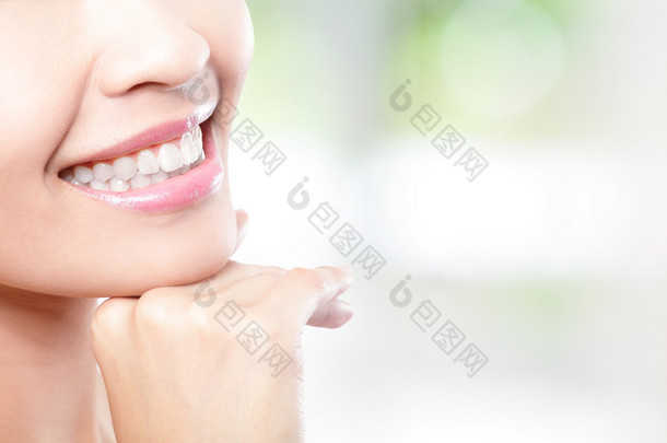 女性微笑牙齿美白侧脸摄影