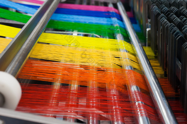 纺织机械与彩虹颜色线程