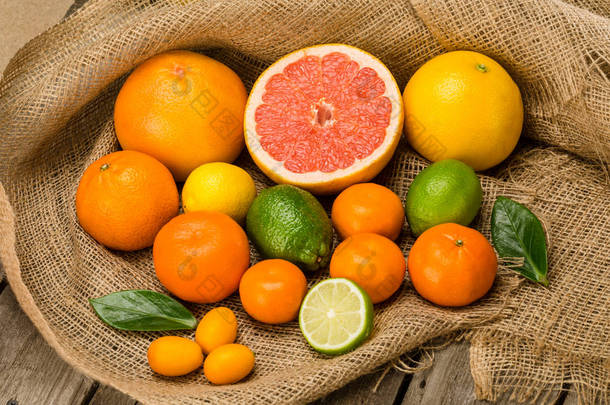 新鲜柑橘类水果  