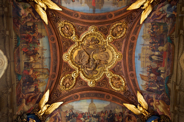 在巴黎的卢浮宫博物馆在天花板上的一幅画的细节