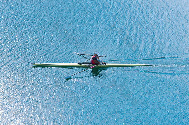运动员赛艇单人双桨