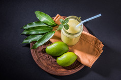 青芒果汁也称为凯日 panha aam 智慧，芒果 Pahna 绿色芒果饮料，新鲜新鲜绿色芒果青芒果思慕雪