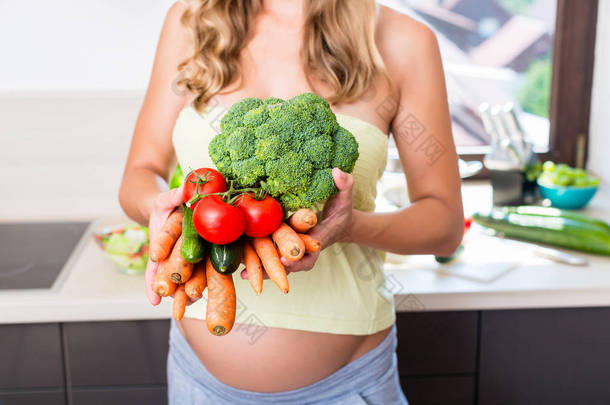 女人在怀孕饮食健康蔬菜