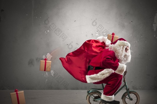 圣诞老人骑自行车