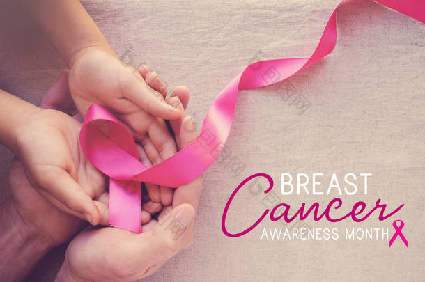 成人和<strong>儿童</strong>手持有粉红色丝带, 乳腺癌意识, 腹部癌症意识, 10月粉红色概念 