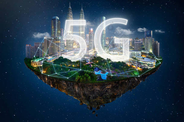 梦幻岛漂浮在空中与网络光, 通信5g 网络概念在夜空背景