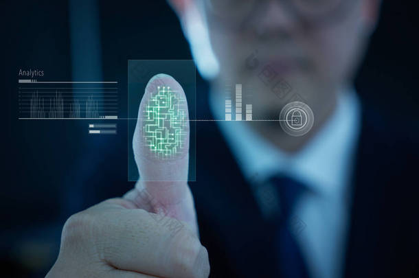 年轻的商人扫描指纹的身份分析, 互联网的概念和未来的沉浸式技术的业务安全 .